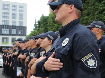 Зростуть зарплати поліцейським