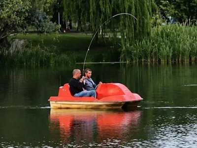 Легендарний сом із варшавського озера вижив після вилову українцем