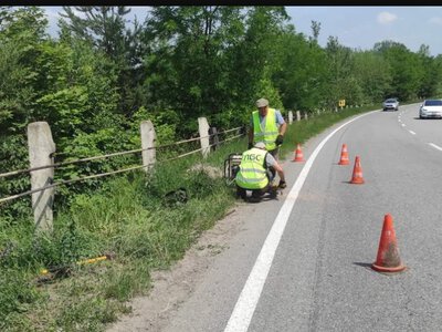 На дорогах Прикарпаття ремонтують мости та ліквідовують вибоїни