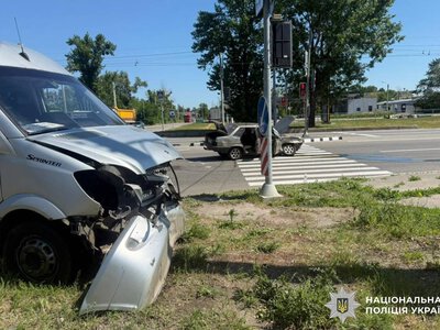 У Харкові в ДТП за участю мікроавтобуса та легковика постраждали 6 людей, серед них 3 дітей