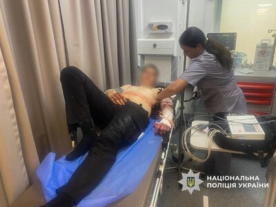 У Запоріжжі під час обшуку чоловік поранив ножем трьох поліцейських – його застрелили