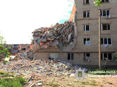 Евакуація під бомбами: поліцейські «Білих Янголів» витягують людей із понівеченої Миколаївки 