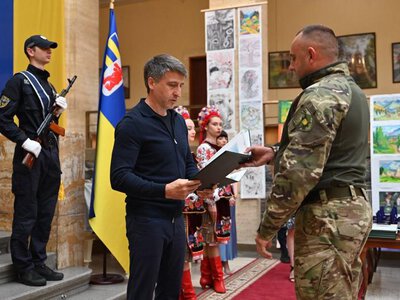 У Закарпатській ОВА привітали поліцейських, які два роки виконували бойові завдання на передовій