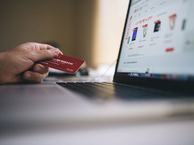Українців попередили про фейкові графіки відключень світла: чому небезпечно відкривати такі листи