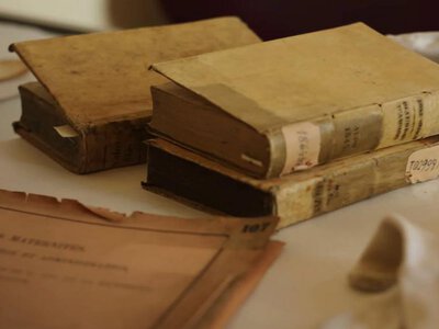 У Рівному бібліотека для дітей допомагає відновлювати пошкоджені книги