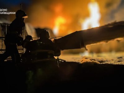 Атака на Київщину та Сумщину: масштабні пожежі, руйнування, є загиблі та поранені