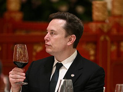 Ілон Маск став першим трильйонером в історії після IPO SpaceX
