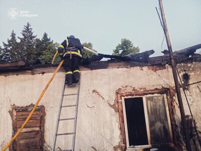 У Шосткинському районі вогнеборці ліквідували пожежу, спричинену ворожим обстрілом
