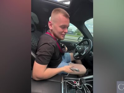 Український блогер у Чехії зняв керування авто без рук на кермі й обурив спільноту