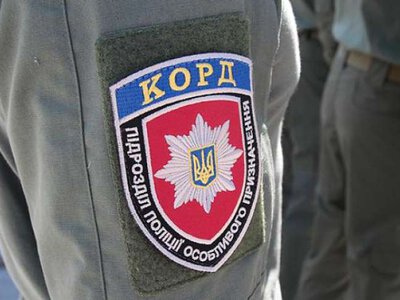 На Закарпатье полиция задержала вооруженного рецидивиста, который угрожал женщине и малолетнему ребенку