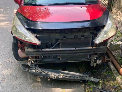 Нетверезий водій без права керування врізався у металеву перешкоду в Рівному