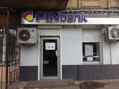 PINBank повернувся до роботи: банк продали польській фінтех-компанії майже за 200 млн грн
