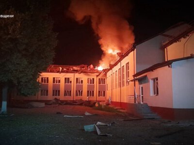 Внаслідок падіння російського БпЛА у сусідньому з Шосткою районі виникла пожежа в освітньому закладі + Фото