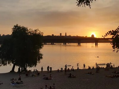 У Києві вода в Дніпрі сягнула +20°C: коли річка стала придатною для купання