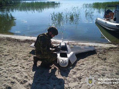 Поліцейські Полтавщини знешкодили ворожий дрон, знайдений на річці
