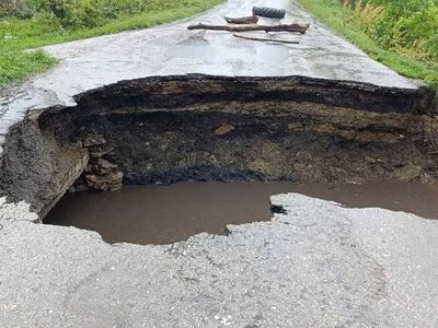 На Буковині сильна злива зруйнувала міст, через це немає проїзду до деяких населених пунктів