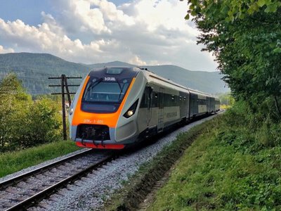 «Укрзалізниця» призначила два додаткові потяги до Карпат