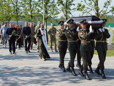 Ми не знаємо їхніх імен, але знаємо ціну подвигу: на Київщині поховали 12 невпізнаних захисників