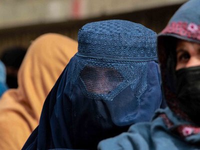 ООН заявляє, що таліби заарештували 30 жінок за порушення правил носіння хіджабу