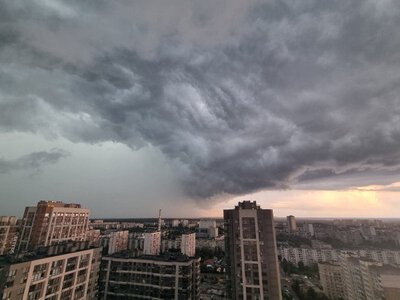 У Києві оголосили жовтий рівень небезпеки через грози і град