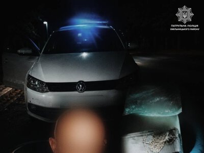 Під час комендантської години на Хмільниччині у водія виявили ймовірні наркотики