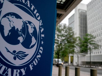 МВФ дозволив Україні відкласти закон про оподаткування посилок — Bloomberg