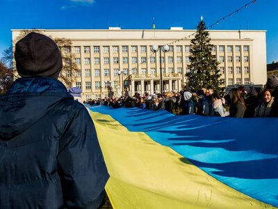 56% українців вважають, що США тиснуть на Київ щодо поступок — дані КМІС