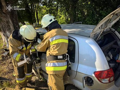 На Броварщині рятувальники деблокували водія з автомобіля після смертельної ДТП
