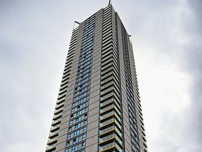 Сім'я з тяжкохворою дитиною загинула, впавши з 36 поверху