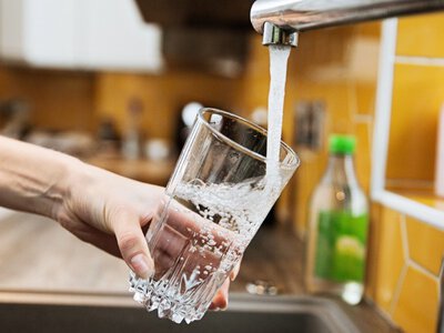 Лікарі назвали ознаки того, що організму бракує води навіть без відчуття спраги