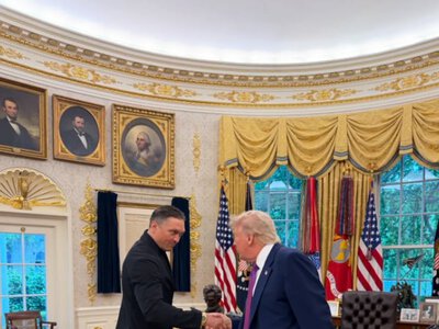 Олександр Усик зустрівся з Дональдом Трампом у Білому домі