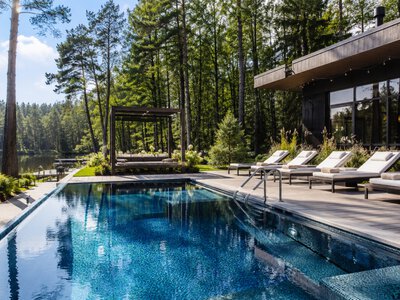 Втеча від спеки: 6 заміських комплексів під Києвом із басейнами, SPA та дикою природою (ціни та локації)