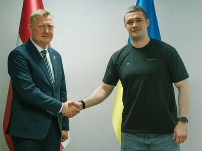 Дрони, НРК та морські безпілотники: Федоров зустрівся із міністром оборони Латвії