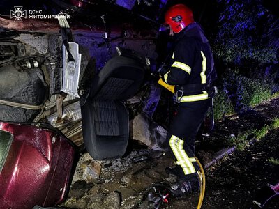 У Коростені рятувальники деблокували водія з понівеченого легковика після дорожньо-транспортної пригоди