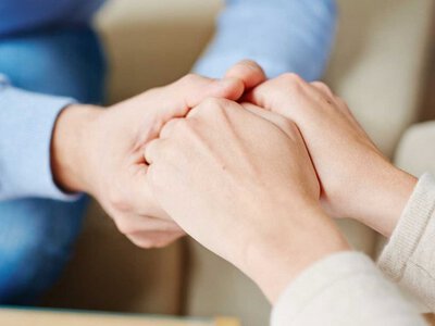 «З цим болем жити все життя»: як пережити смерть близької людини – поради психологині