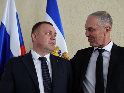 Катували жителів Херсонщини: оголошено вироки двом росіянам – «сенатору» й поліцейському
