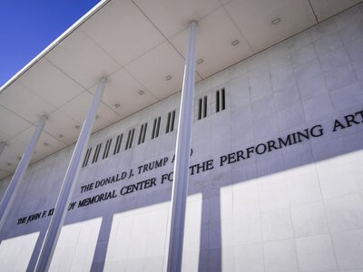 Суд у США не задовольнив апеляцію щодо збереження імені Трампа на фасаді Центру Кеннеді