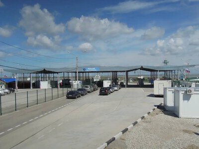 Окупанти повідомляють про удари по мостах у Херсонській області, рух транспортних засобів зупинено
