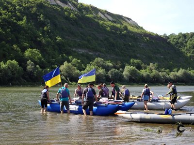  50 ветеранів подолали Дністер: у Заліщиках організували унікальний сплав 