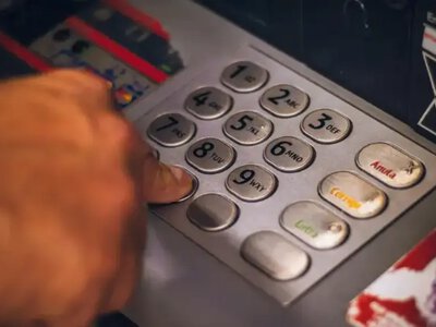 Чи можна зняти понад 100 тисяч гривень в Ощадбанку - На пенсії