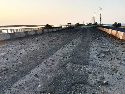 Окупанти заявили про повне відновлення руху через Чонгарський міст