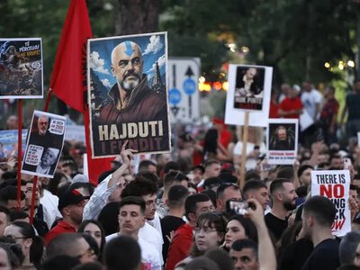 У Албанії почалася «революція фламінго»: через кого тисячі людей вийшли на вулиці