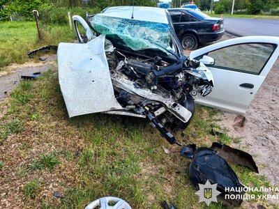 ДТП на Млинівщині: четверо людей травмувалися у лобовому зіткненні Renault і BMW