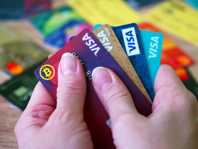 ШІ виявив шахрайські операції на мільярди: як штучний інтелект Visa рятує банківські картки