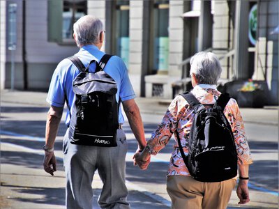 Пенсіонерам можуть відмовити у виїзді за кордон: кого не випустять з України