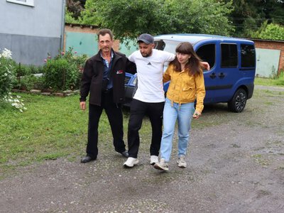 Після чотирьох років російського полону до рідної домівки повернувся воїн з Хмельниччини