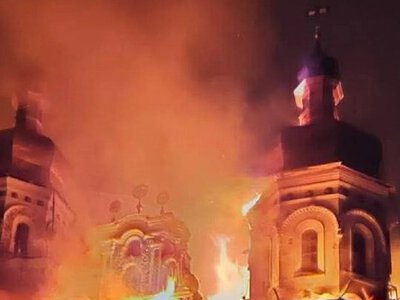 Після обстрілу палає Успенський собор Києво-Печерської лаври: з'явилися фото