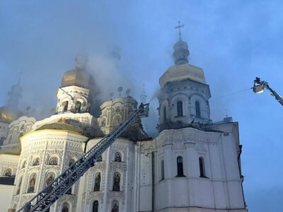На території Києво-Печерської Лаври гасять пожежу після удару рф: що відомо про наслідки