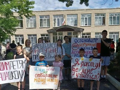 На ТОТ Херсонщини батьки намагаються врятувати місцеву школу від закриття