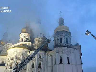 Російські дрони атакували Києво-Печерську лавру: спалахнув Успенський собор